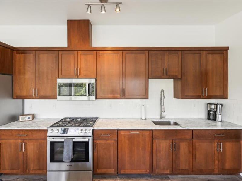 Urban Oasis- Stylish Penthouse Retreat In Pdx Apartment Portland