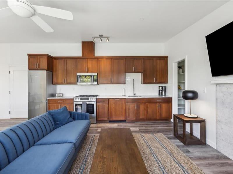 Urban Oasis- Stylish Penthouse Retreat In Pdx Apartment